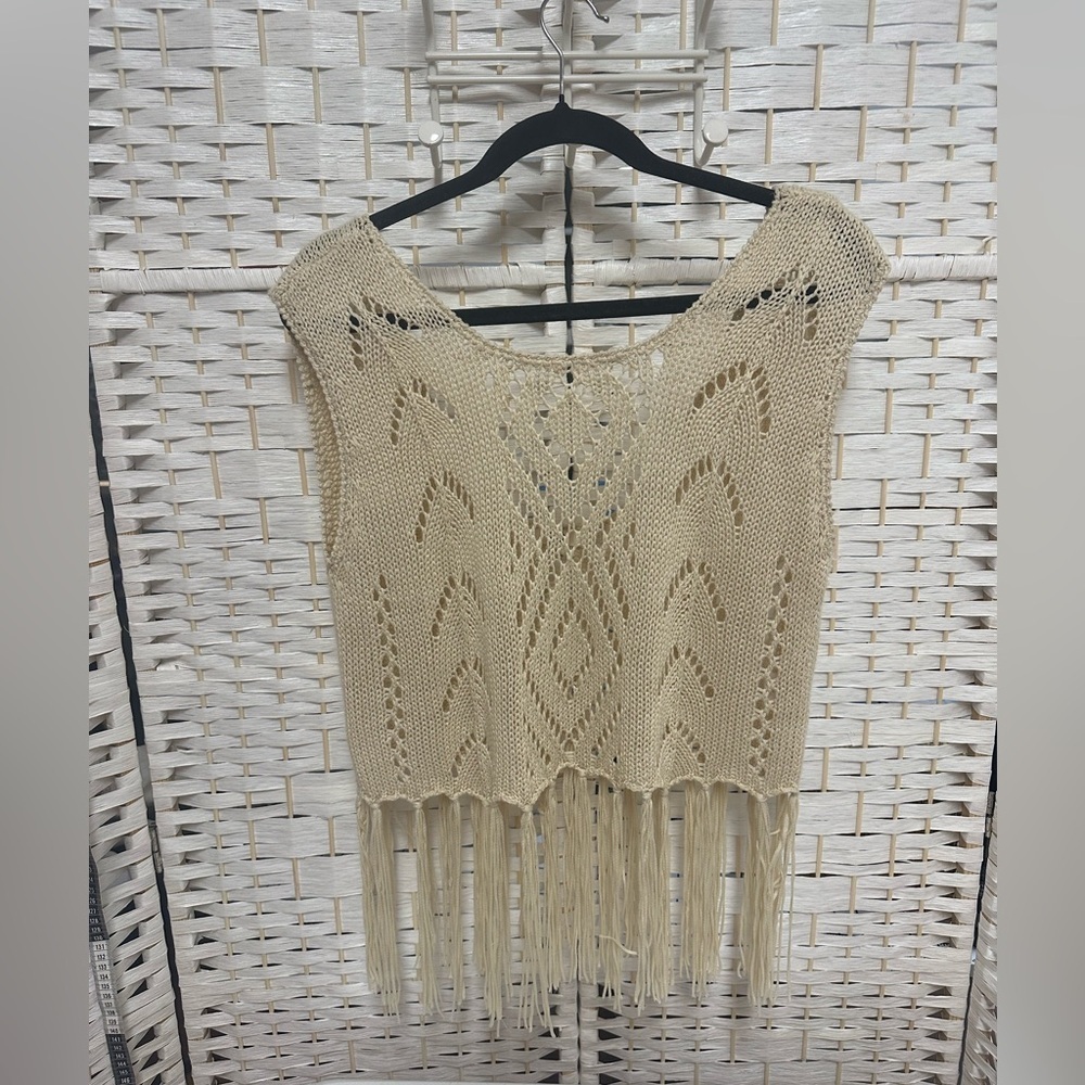 Ya crochet crop sleeveless‎ sweater with fringe. Euc cream colored sz M